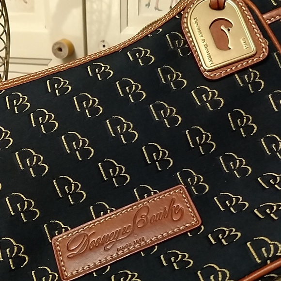 Dooney and Bourke large canvas black signature bag - Picture 5 of 8